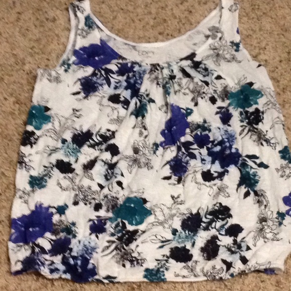 Tank top bundle - Picture 2 of 5